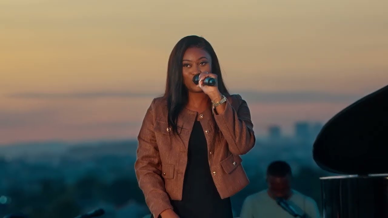Faveur Mukoko - Ozali Nzambe ( Traduction en Français )