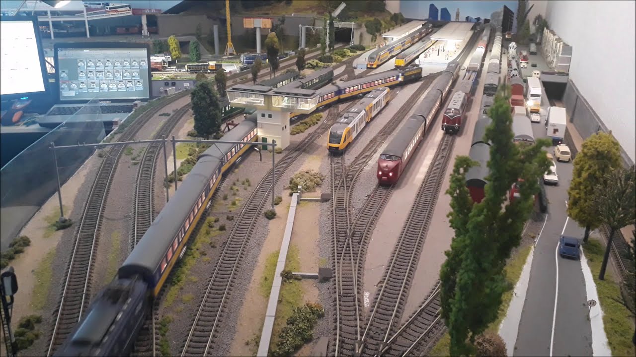 Viel Zugbetrieb 1 (Kopfbahnhof) auf der Modelleisenbahn mit Traincontroller Bronze 9