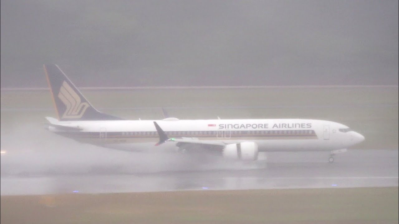 CHANGI AIRPORT SINGAPORE UPCLOSE RUNWAY HEAVY RAIN LANDINGS | Singapore Plane Spotting | SIN | WSSS
