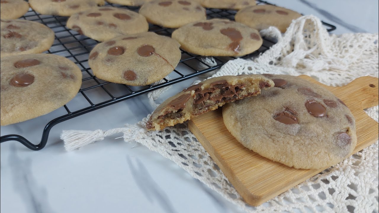 كوكيز بالطحينية وقطع الشوكولاته || Chewy tahini chocolate chunk cookies