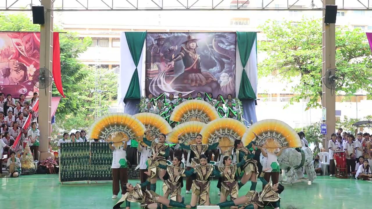 SAINAMPEUNG Games : ผู้นำเชียร์และอัฒจันทร์เชียร์ สีเขียวมณีมรกต