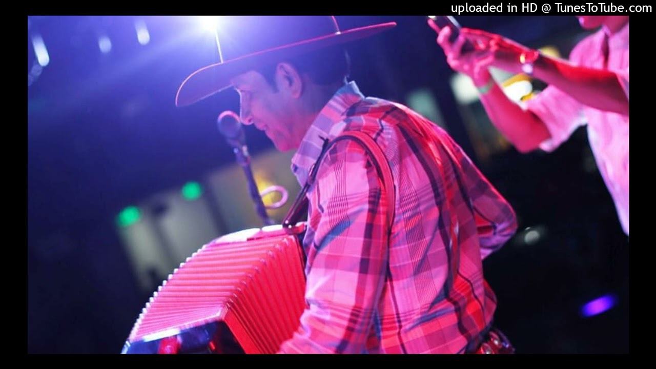 Te Amé De Más (En Vivo) - Neno Vargas & La Maquinaria Plumas Negras