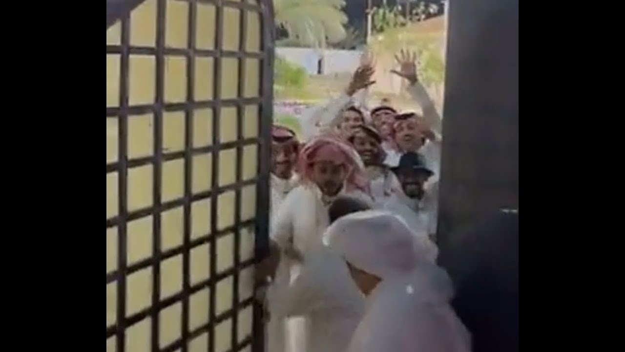 سنابات سعود آل جوزاء عند باب المنتجع ولقاء المتسابقين من تحت وخلف البوابه 🥹🥹💔💔💔🔥🔥🔥