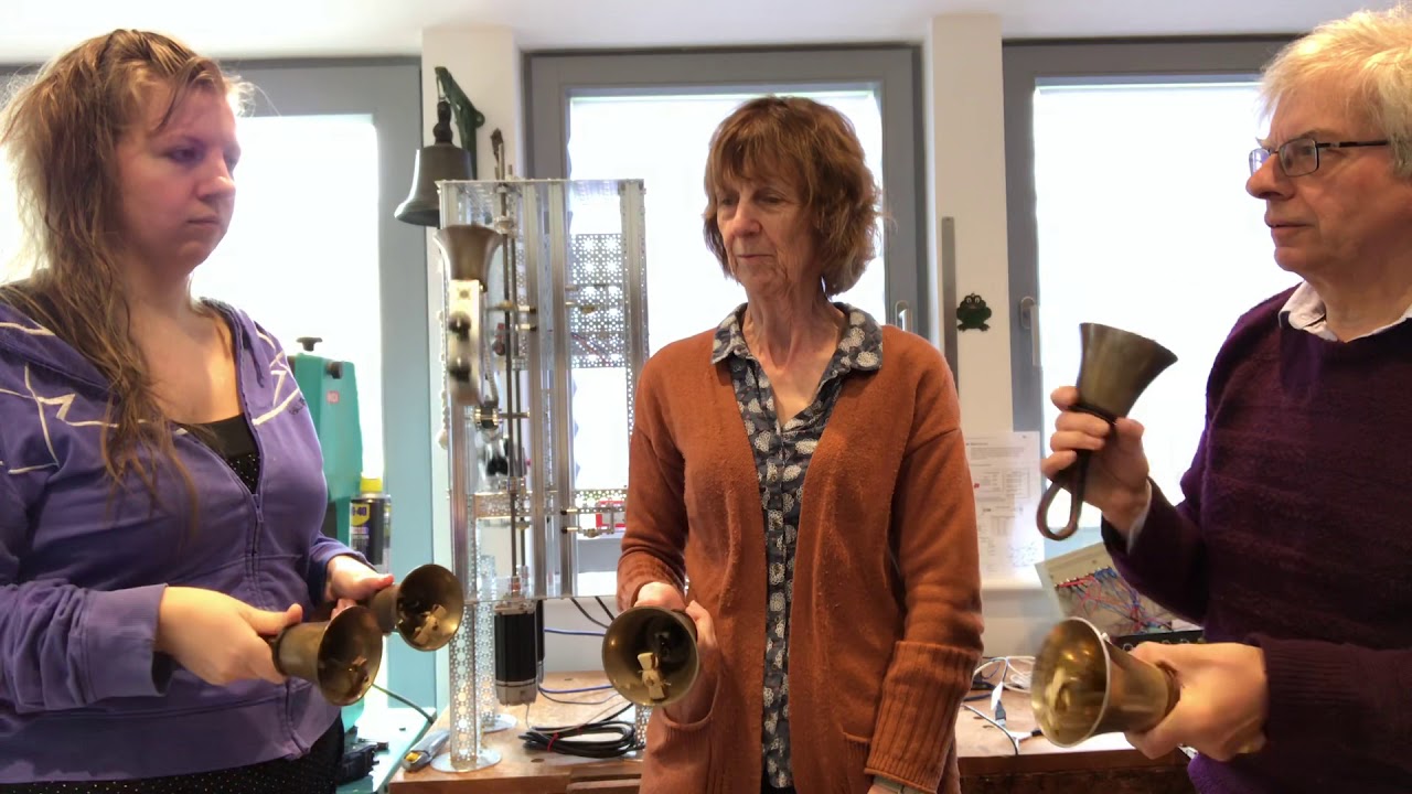 Handbell change ringing- the ringing robot