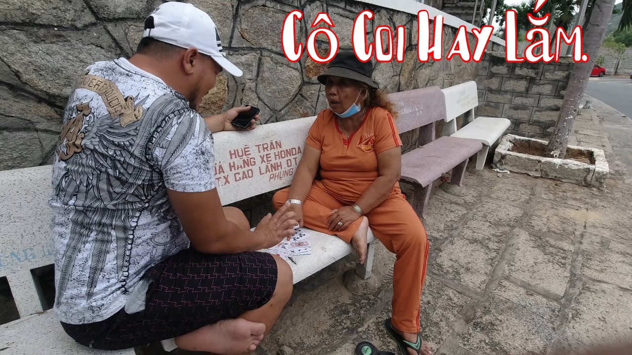 Bà Bé Lộ Diện
