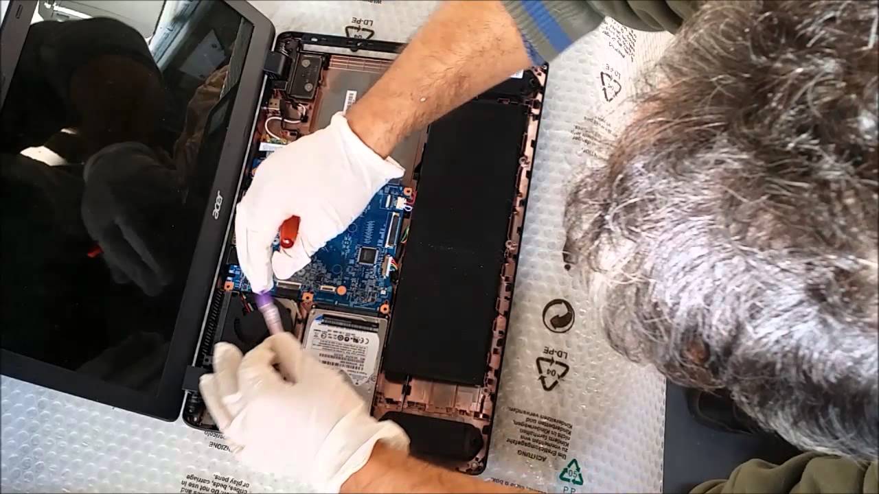 Acer E15 sostituzione hard disk - Disassembly