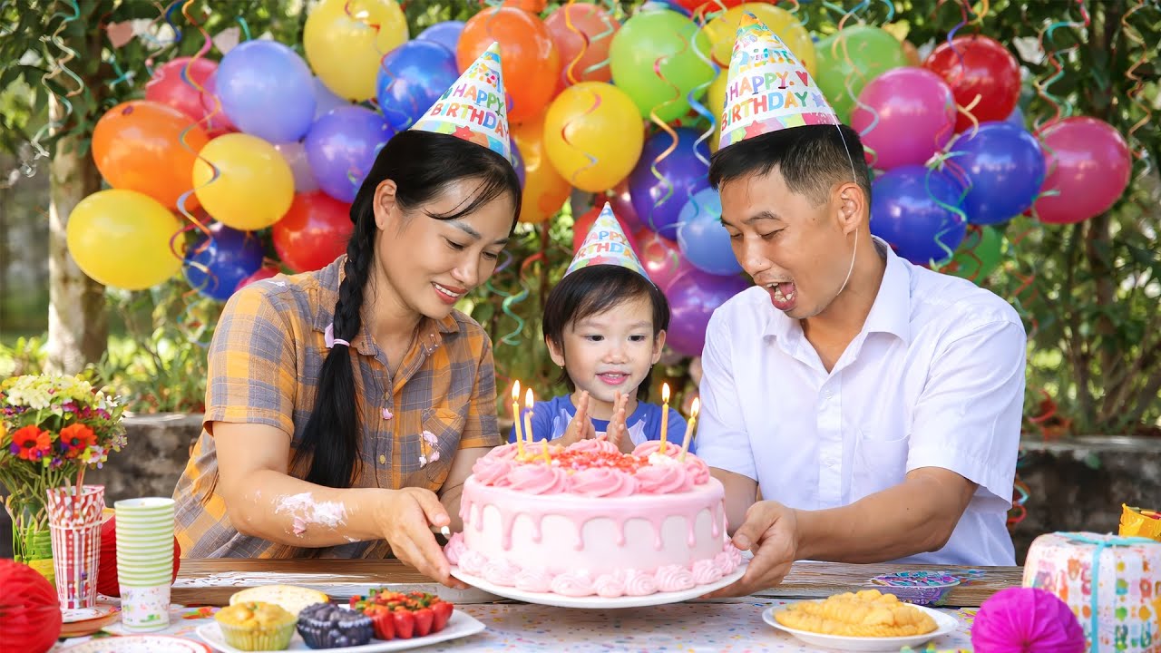 Vy’s First Day of School – A Huge Homemade Cake Full of Love from Mom