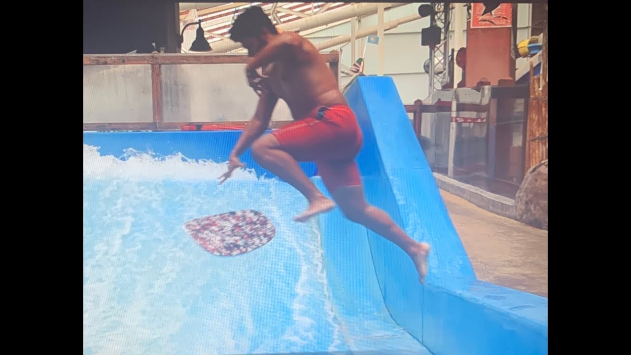 Different entries to get on the Flowrider