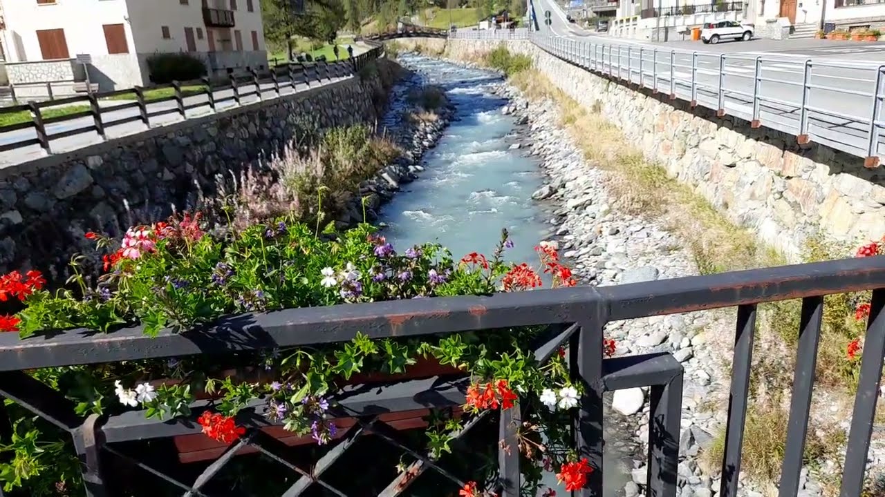 Gressoney-La- Trinité: #borgo  Walser di 326 abitanti ai piedi del Monte Rosa Valle d'Aosta #italy