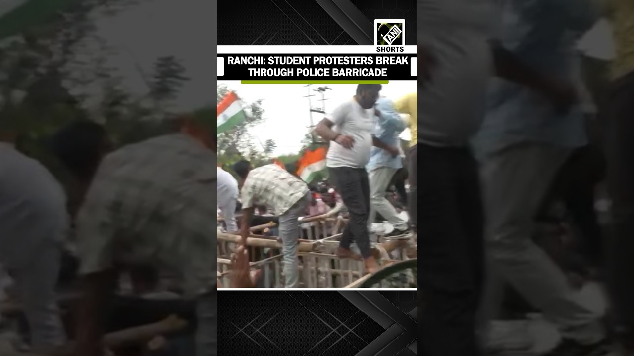 Ranchi Vidhan Sabha Gherao march: Student protesters break through Police barricade head to Assembly