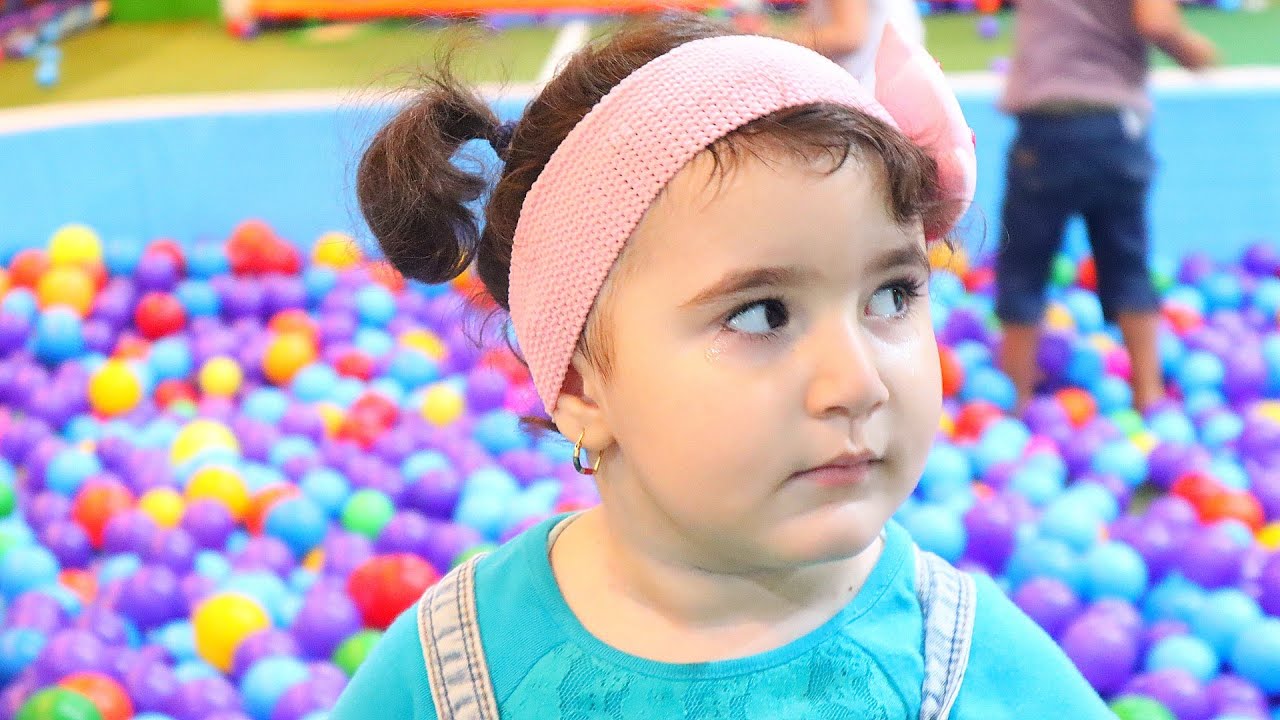 Celina and Hasouna at Amusement park - سيلينا وحسونة مدينة ملاهي