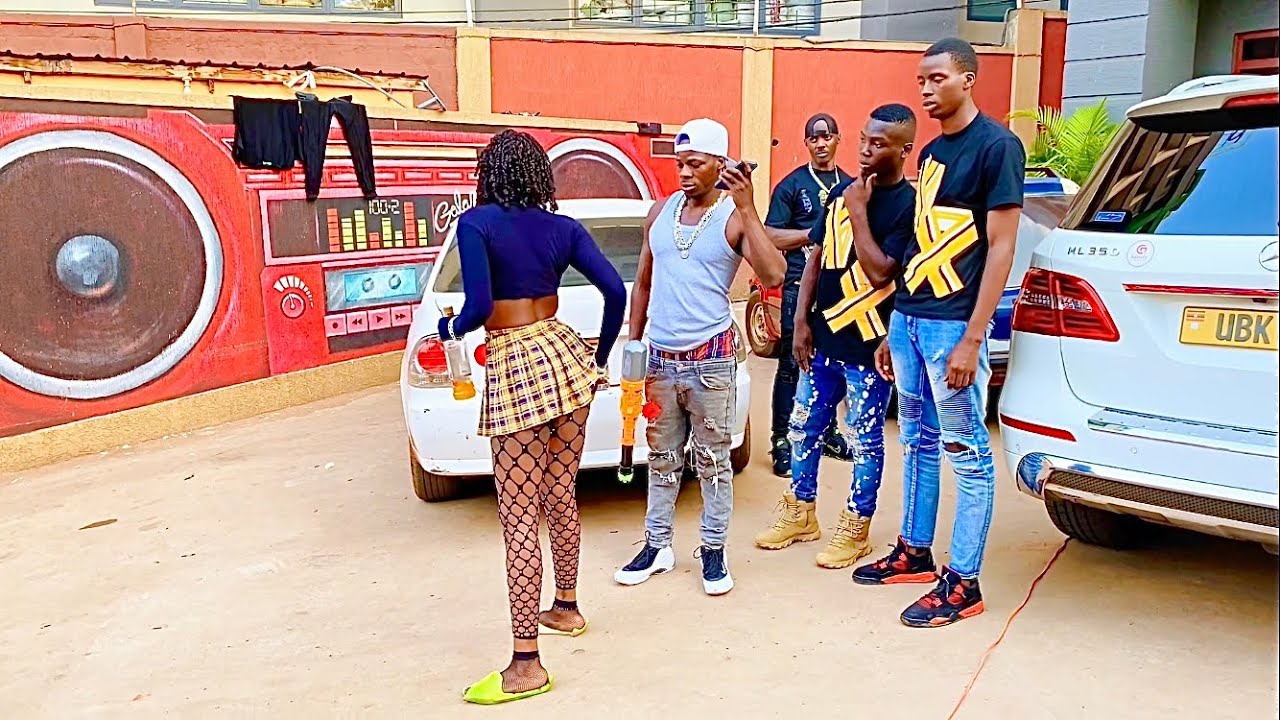 Alien skin - disses kapa Cat that she’s nyashless (video shoot at Galaxy)