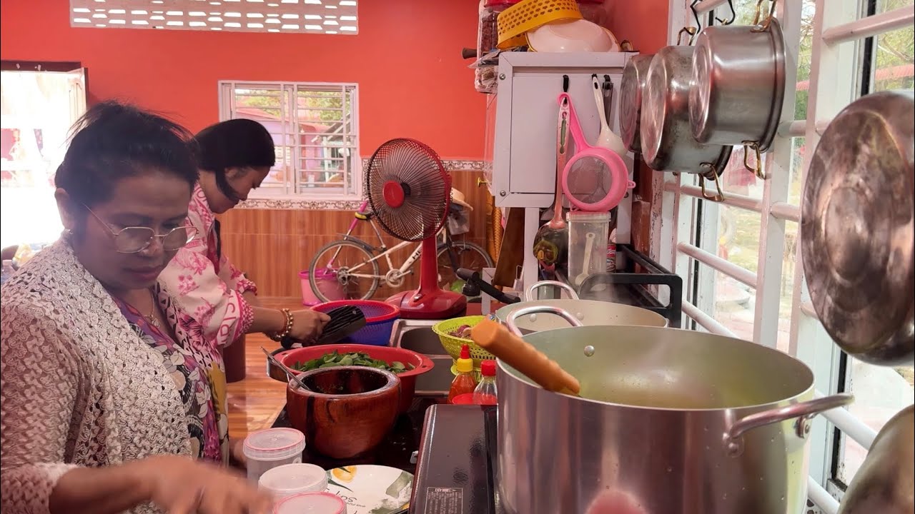 មីងលាភចេញស្នាដៃឲ្យពូនិងមីងដែលជាបងថ្លៃគាត់មកពីរUSAដល់ផ្ទះពូតាក់