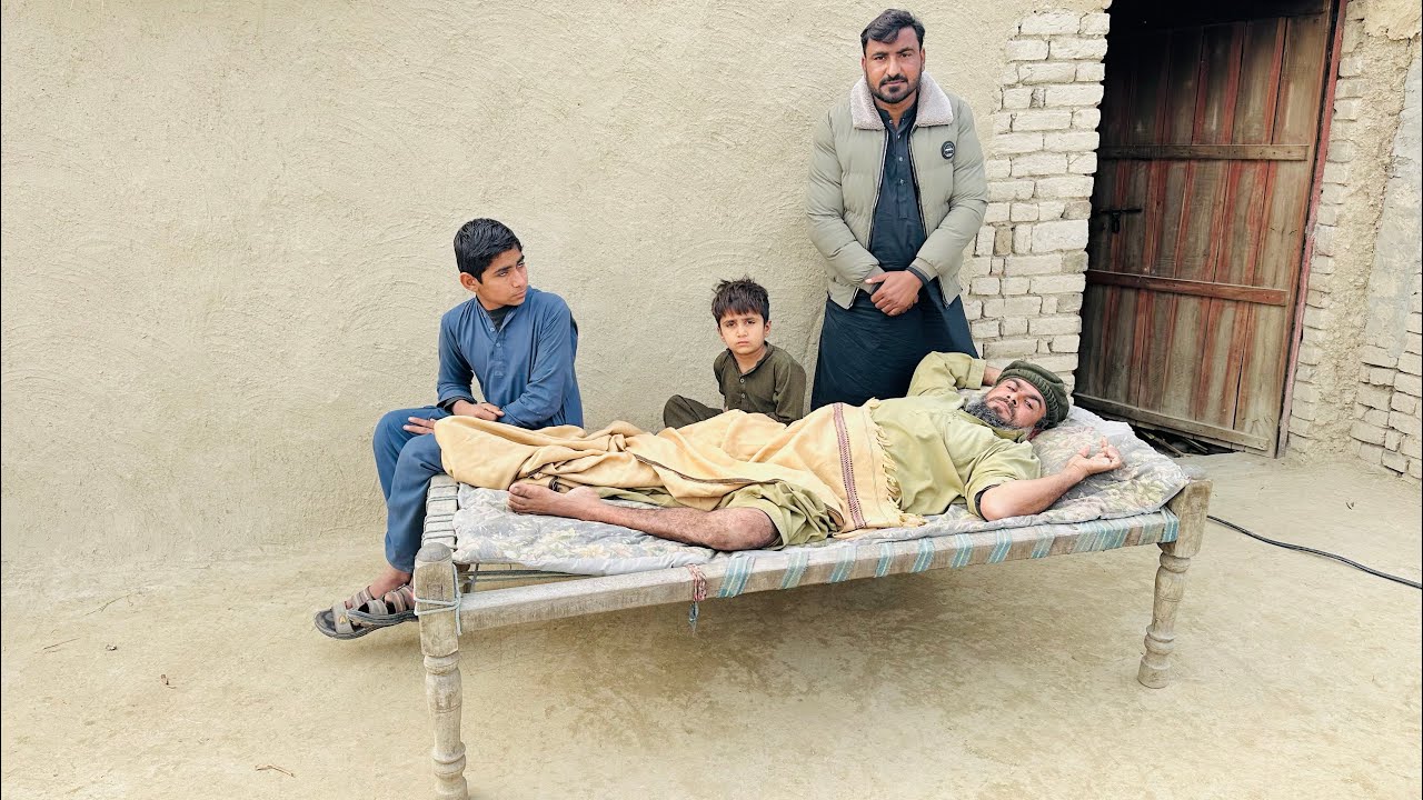 10 سال سے چار پائی پر پڑا ہوں فالج کا مریض ہوں 💔😭کمانے والا کوئی نہیں ہے بچے ابھی چھوٹے ہیں 🙏 