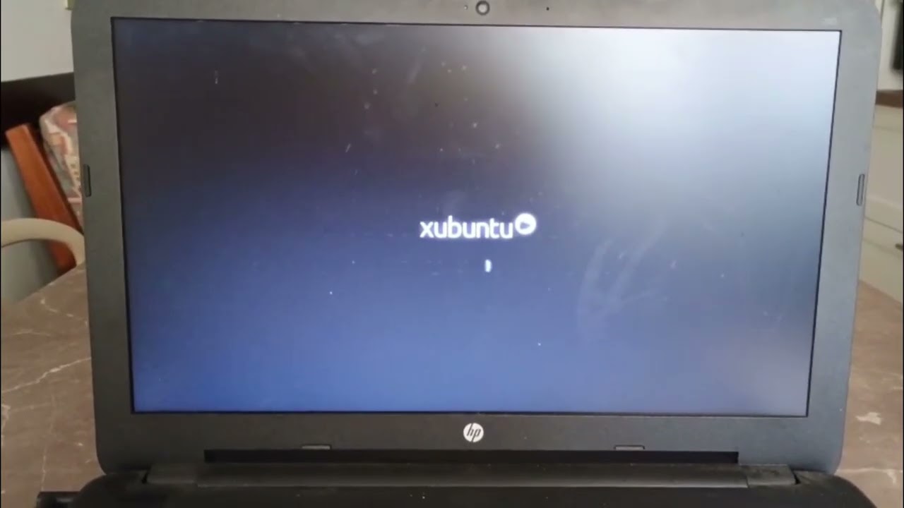 Xubuntu 26.04 first boot in a 2015 laptop
