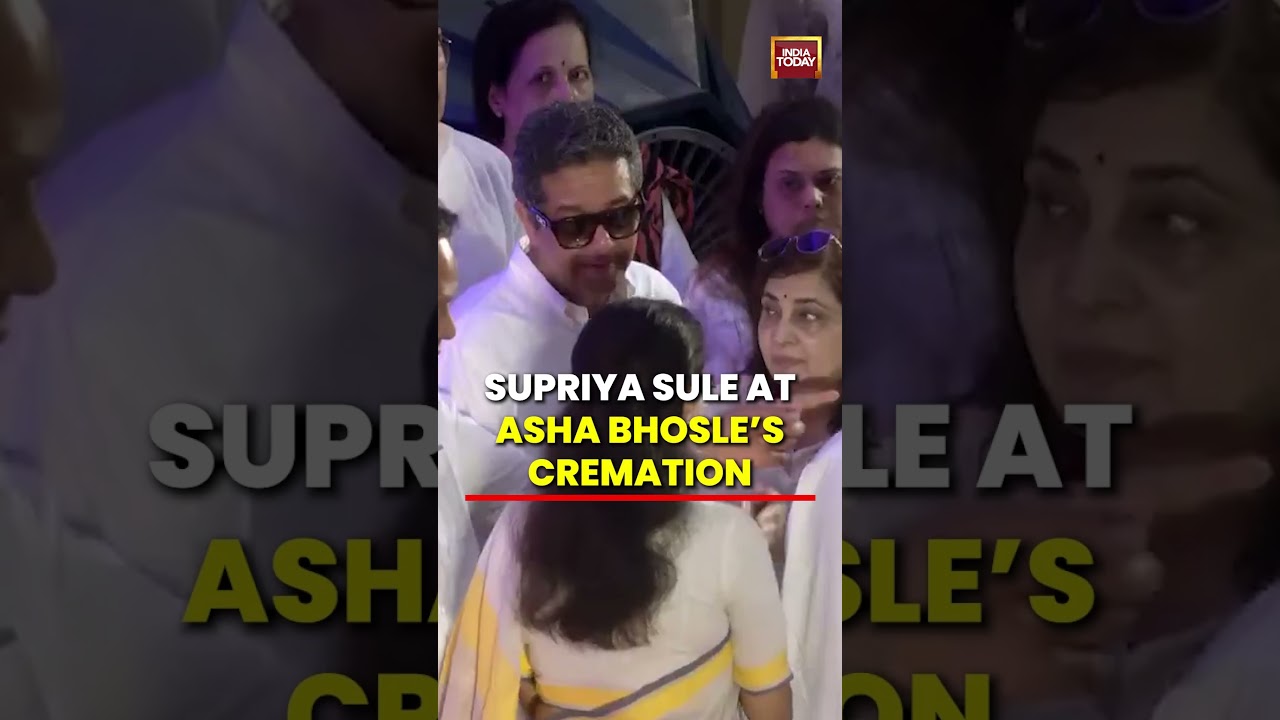 Supriya Sule Pays Last Respects to Asha Bhosle | Asha Bhosle Passes Away
