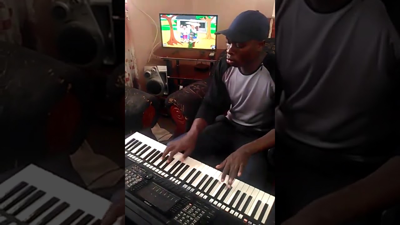 FREESTYLE PIANO PRAISE ON F# AND C
