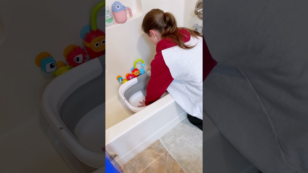 This is the baby bathtub you should add to your baby registry! Collapsible tub with infant inserts