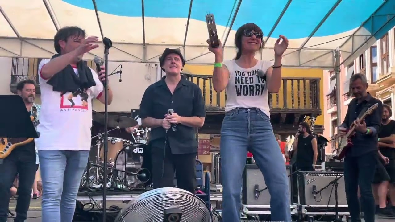 Versión Grita + La Flaca. Amaral y Los Niños Jesús en la Plaza del Trigo. Sonorama 2023