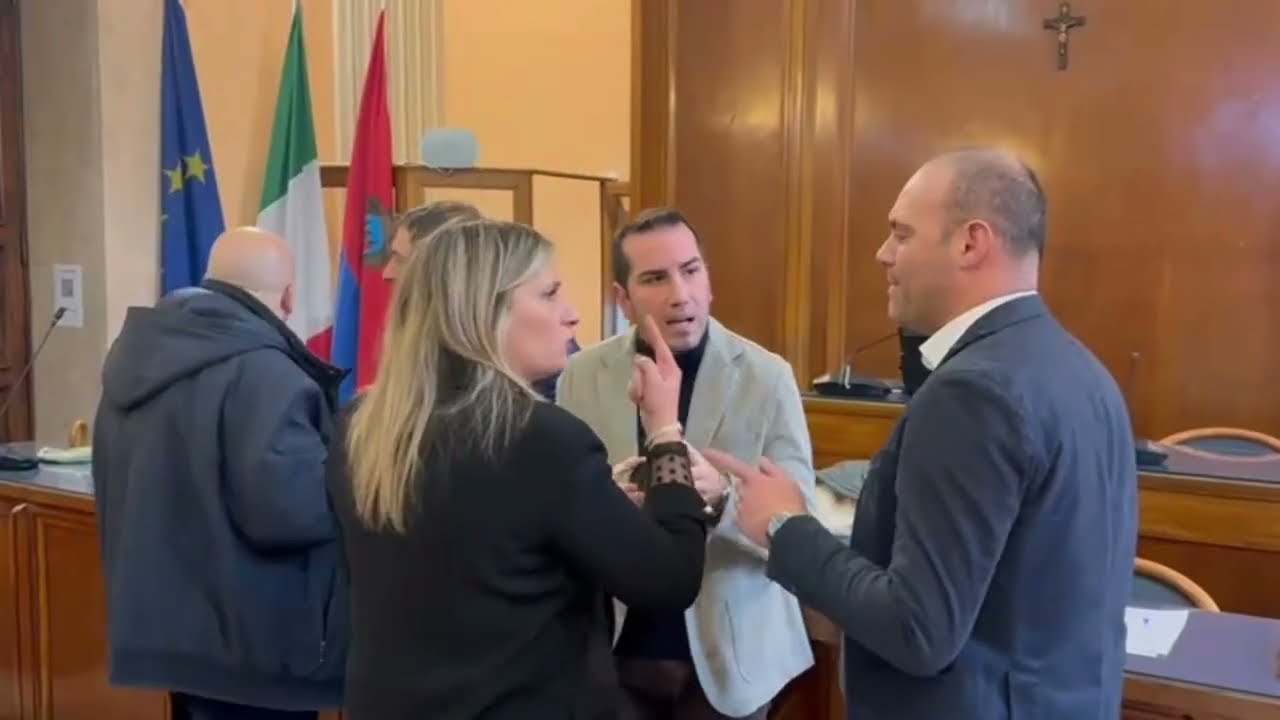 Crisi politica al Comune, il centrodestra: 
