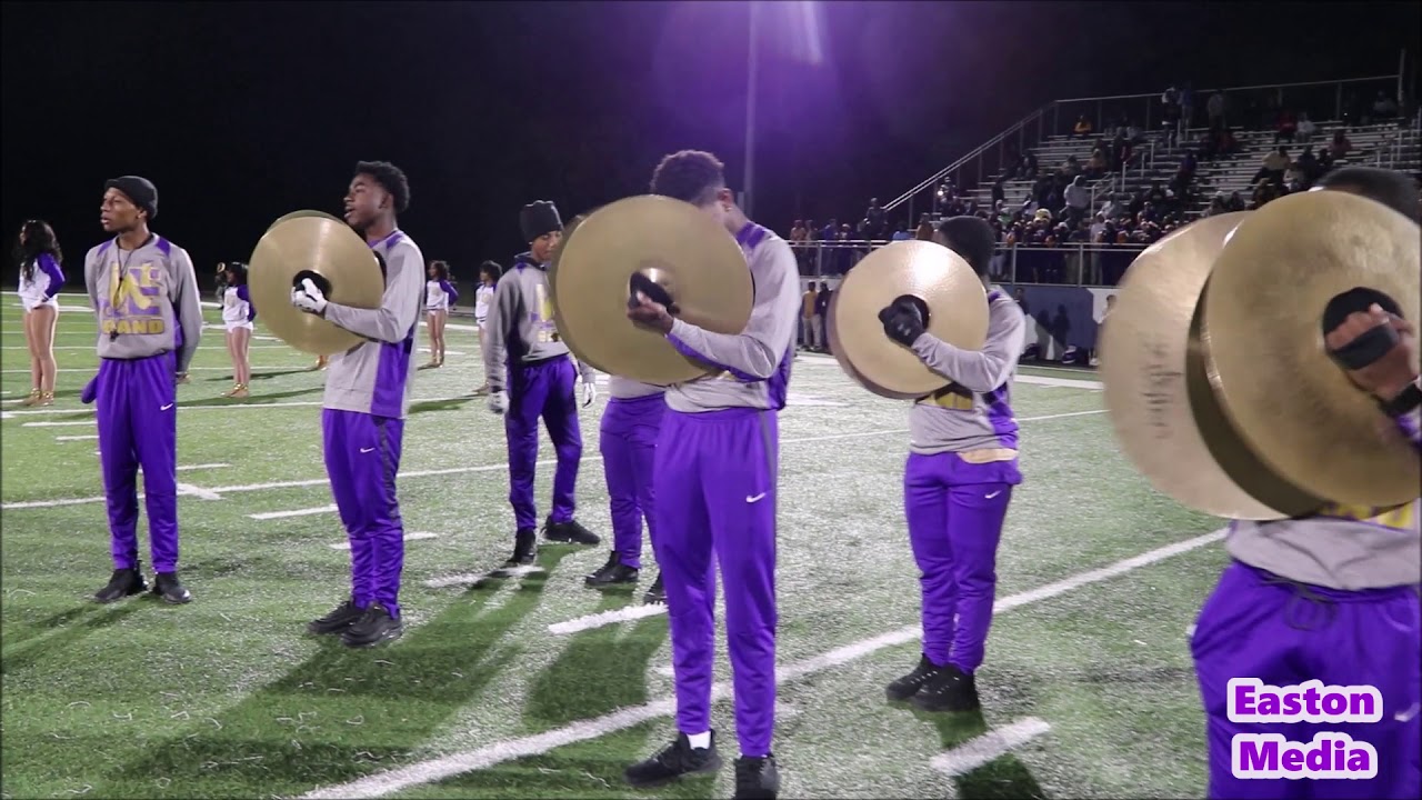 Warren Easton vs john F Kennedy 2019 halftime Drumline battle