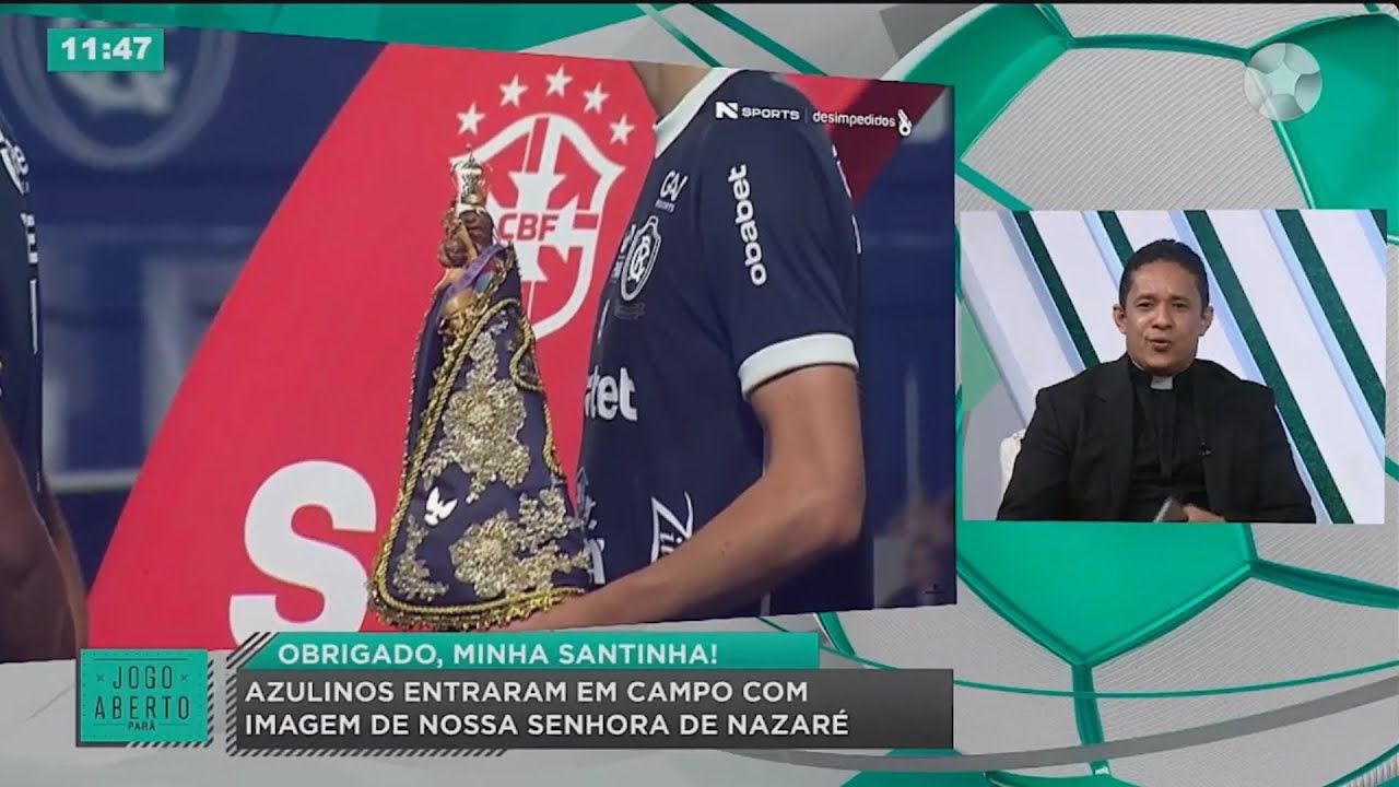 Jogadores do Remo entram em campo com a imagem de Nossa Senhora de Nazaré