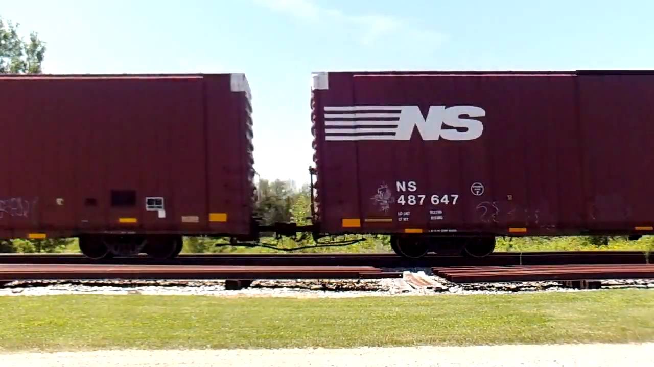 CP 8835 leads a short 281 through Watertown