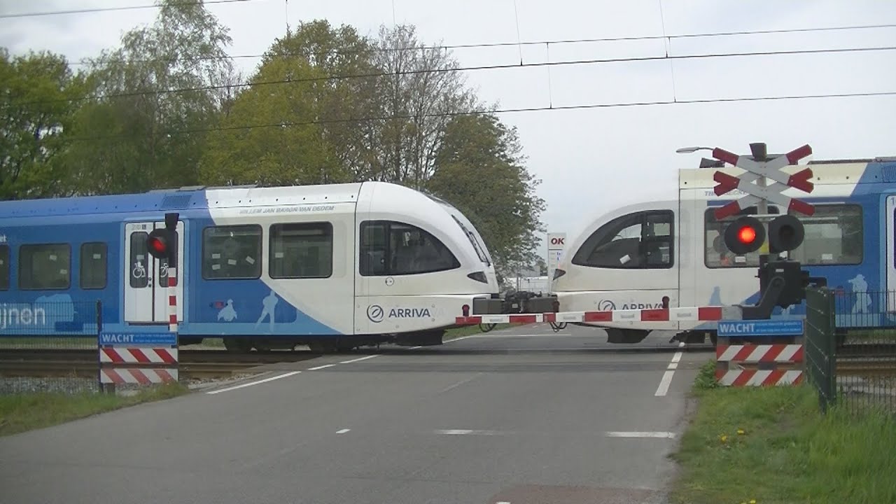 Spoorwegovergang Nieuw Amsterdam // Dutch railroad crossing