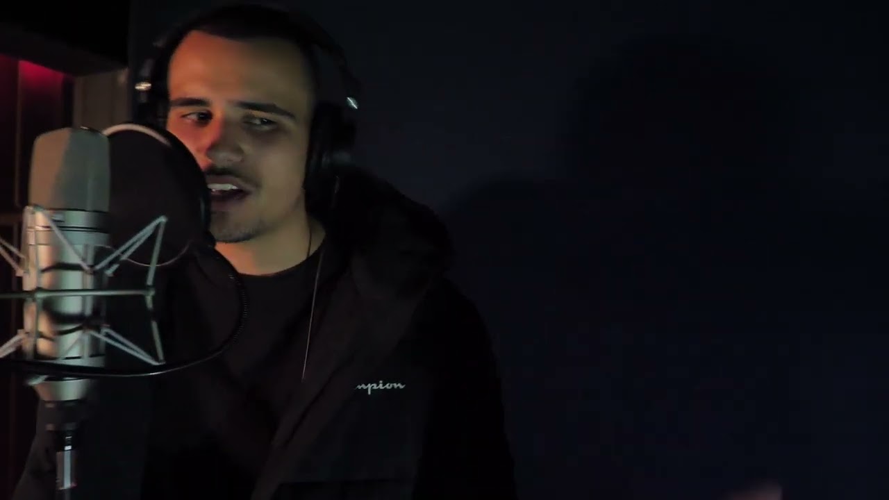 Double L - Isolated