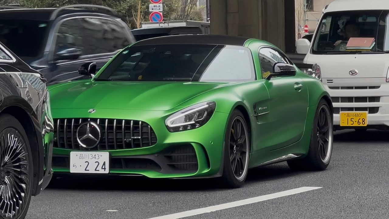 Exotics and JDM cars leaving Daikoku PA