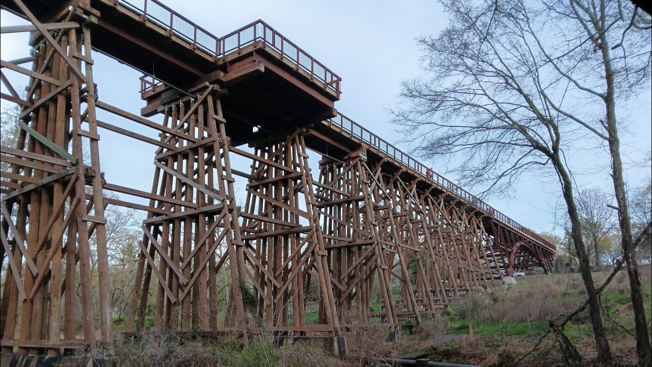 I Found Old Railroad Bridges Turned Into Walking Trails in the Middle of a City!