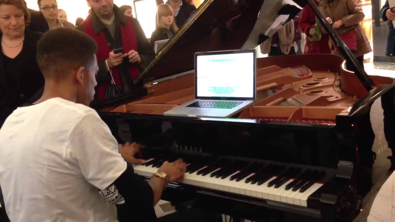 Tokio Myers @ Canary wharf