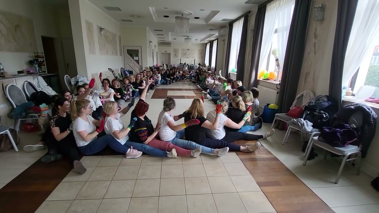 WESOLUTKIM KROKIEM, pomysł ruchu Barbara Gałyga METODA EDUMUZ