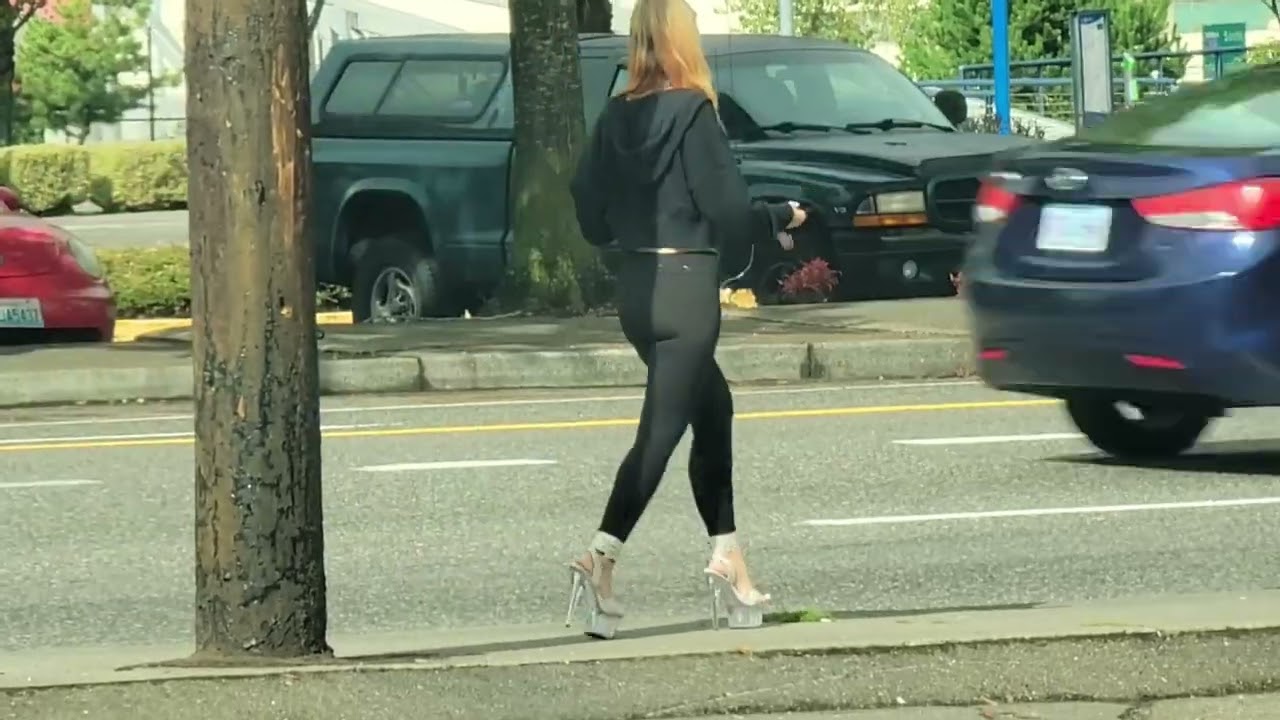 PORTLAND STREET GIRLS #14 PORTLAND ORE #82ndave  #sandyave