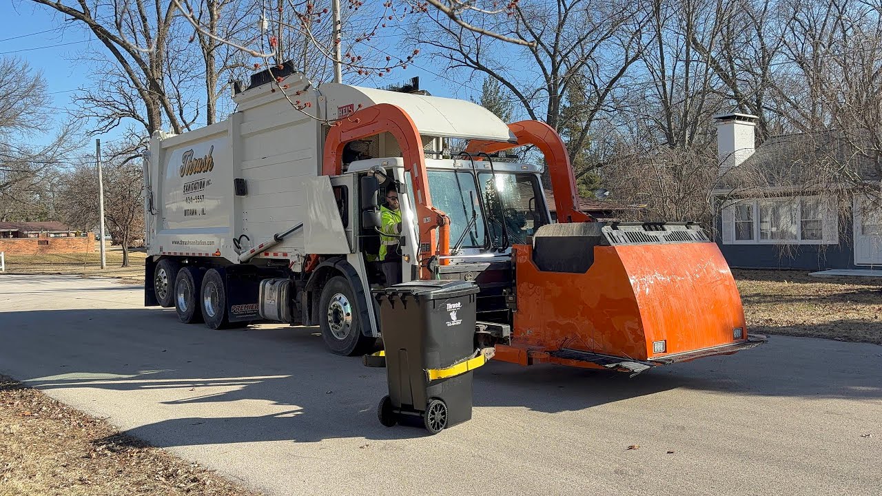 Thrush sanitation Mack LR Heil curroto can garbage truck on trash 