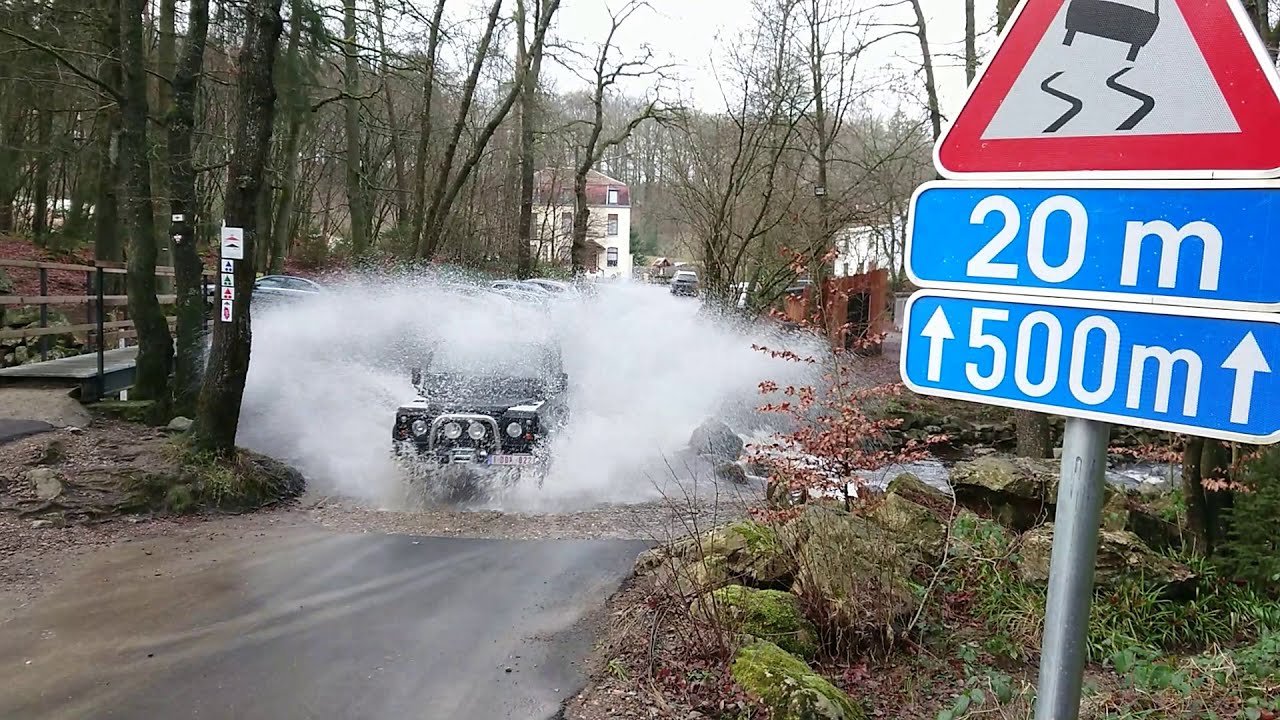 Des cohortes de touristes dans la vallée de la Hoëgne (Jalhay-Sart)