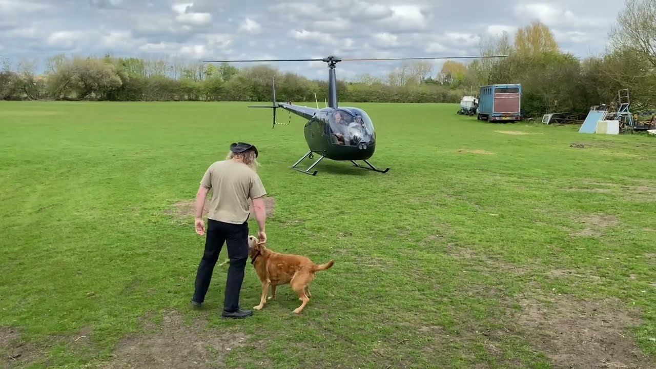 Helicopter arriving at the oddball Ranch my good mate Paul popped in for lunch & forgot his jacket 🧥