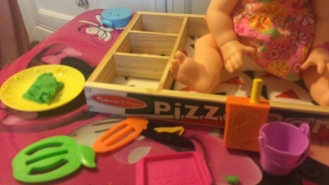 Sarah baby alive eating cake comendo bolo