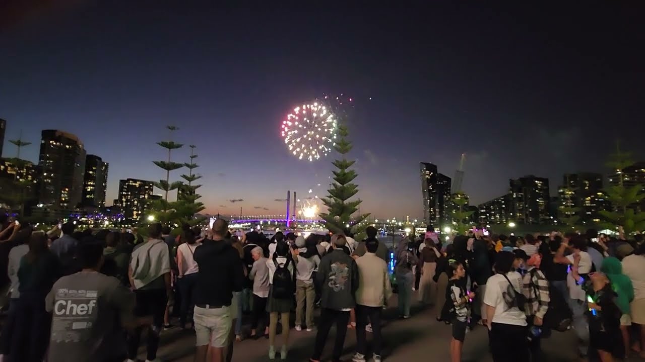 #Melbourne #Docklands fireworks. Happy New Year #2025