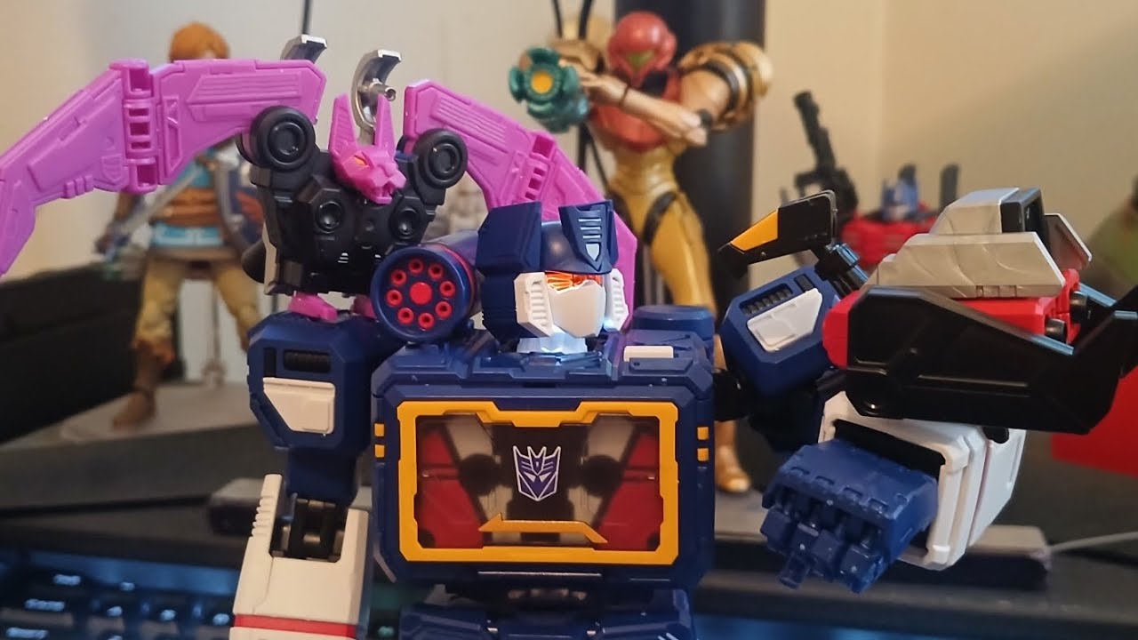 Blokees action edition soundwave:action figure review!