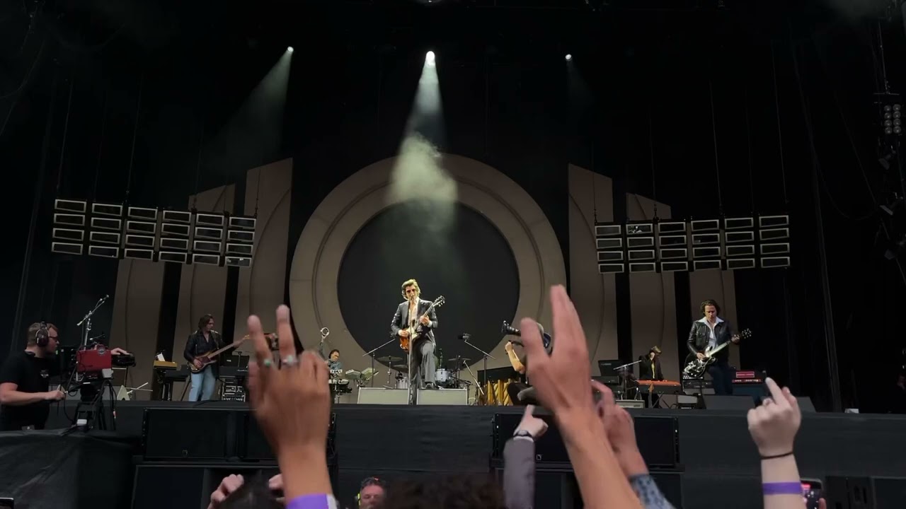 Arctic Monkeys - Brianstorm (Emirates Stadium, London) 18th June