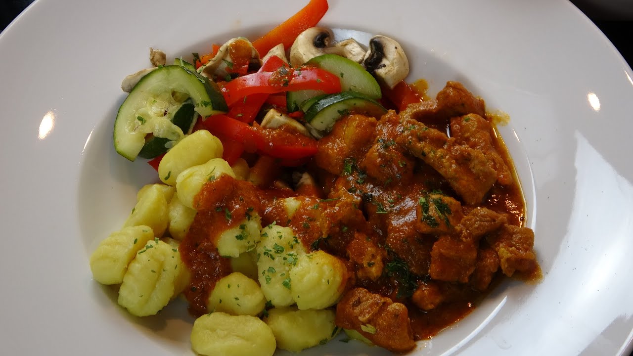Schnitzeltopf mit Gnocchi aus dem Kochbuch 