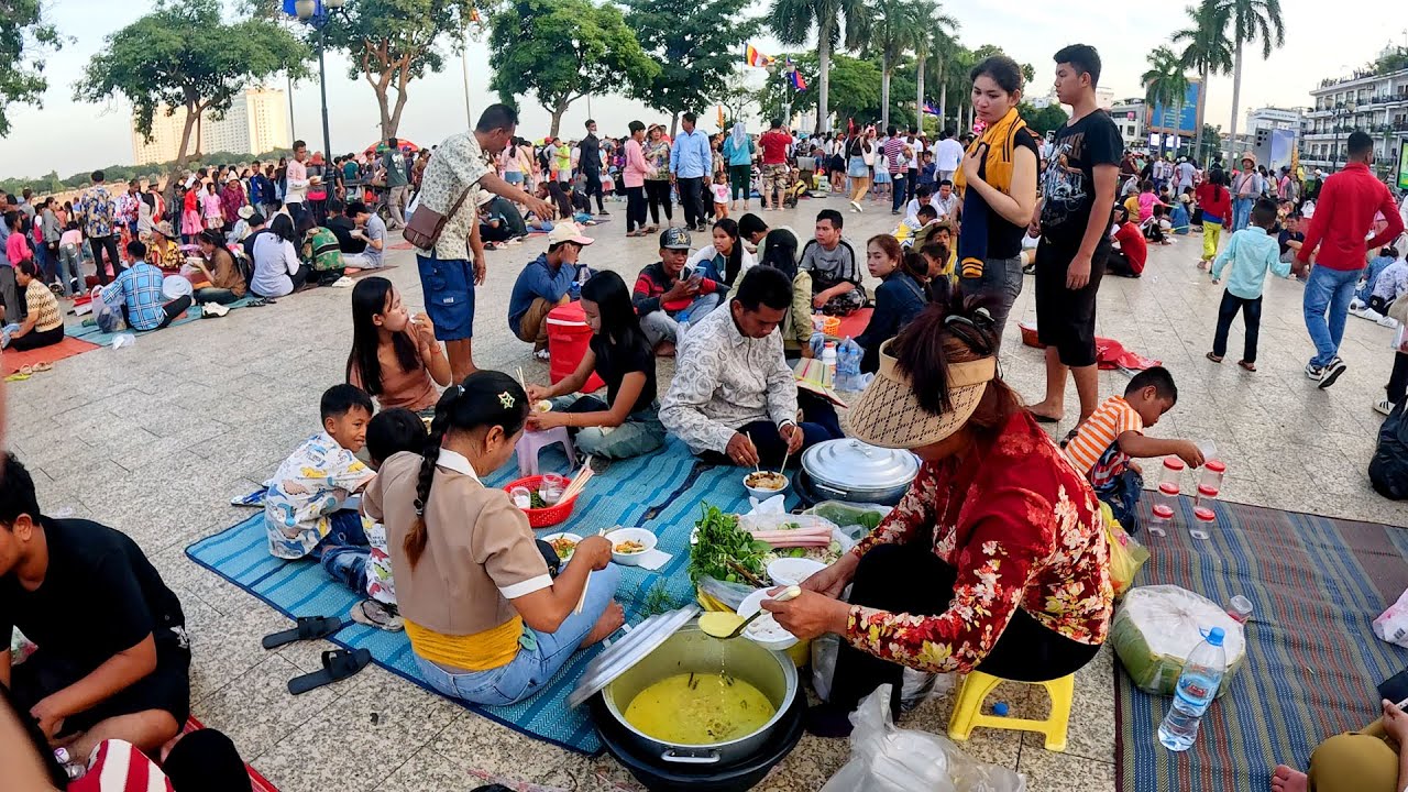 Amazing! Street Food During Cambodia Water Festival 2024, Bon Om Touk Tour in Phnom Penh City