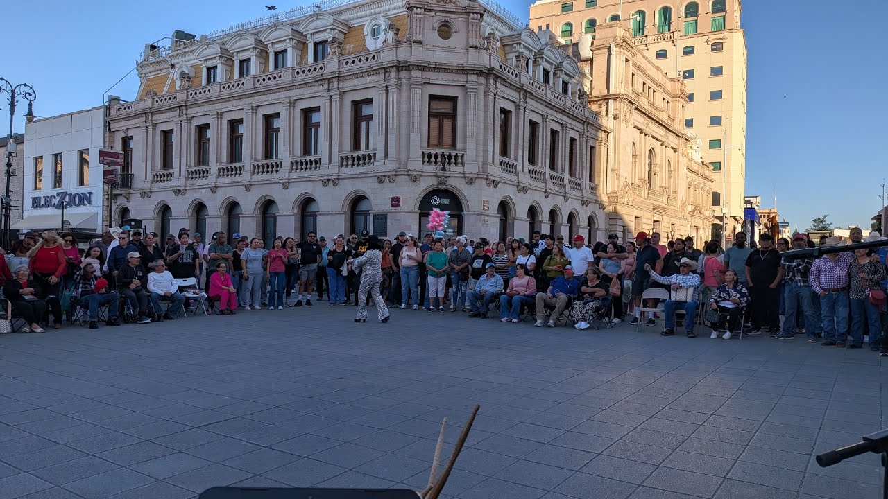 vamonos al baile fin de fiesta en domingo.