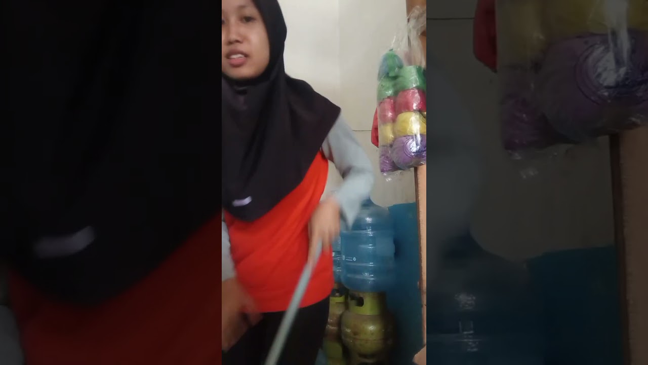 Character Building Challenge Usaha (Menjaga Warung) - (Nur'Aini)