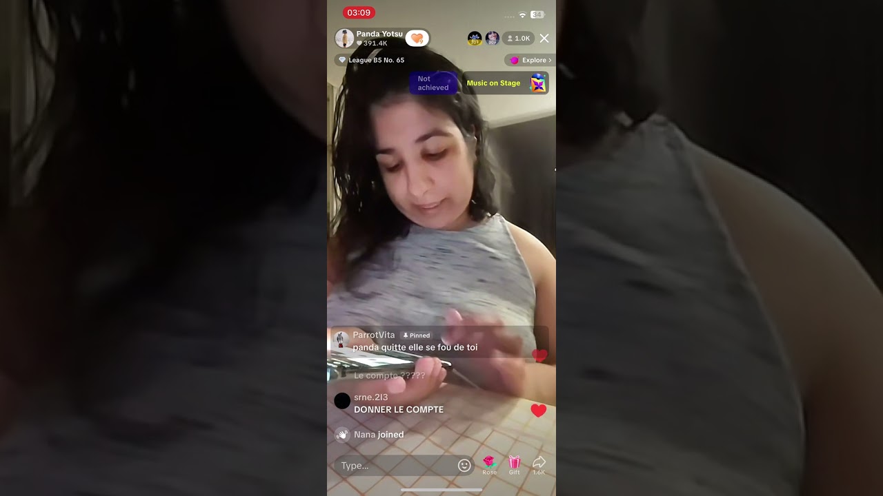 Panda gueule sur un live 