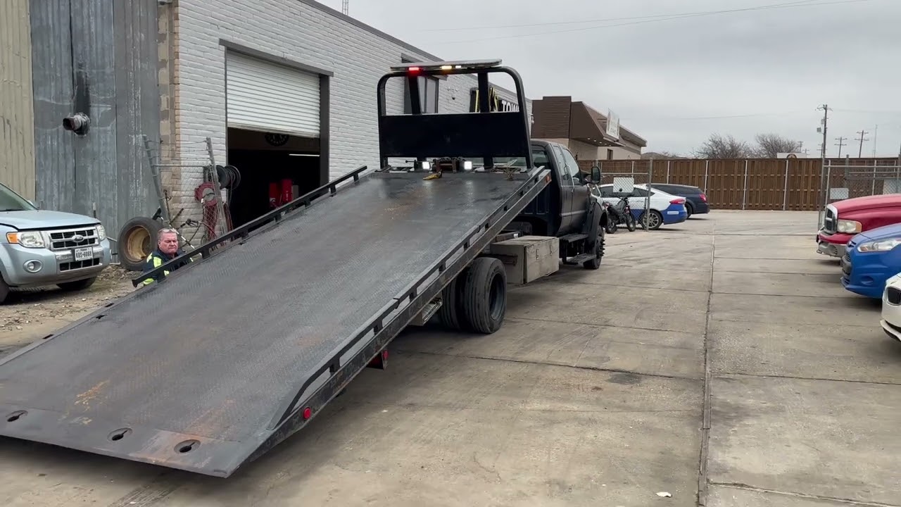 LW 01 Ford F650 Flatbed Tow Truck