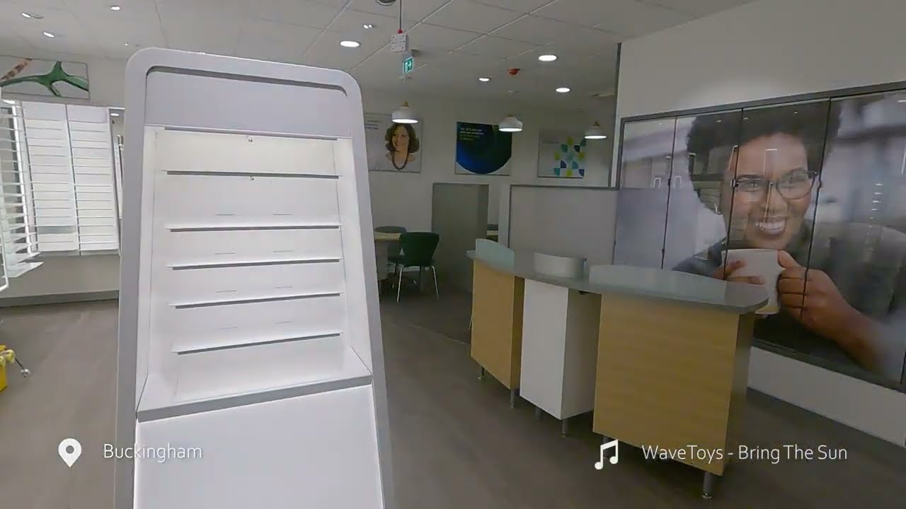 Converting Barclays Bank into Specsavers | Buckingham | Time-lapse |
