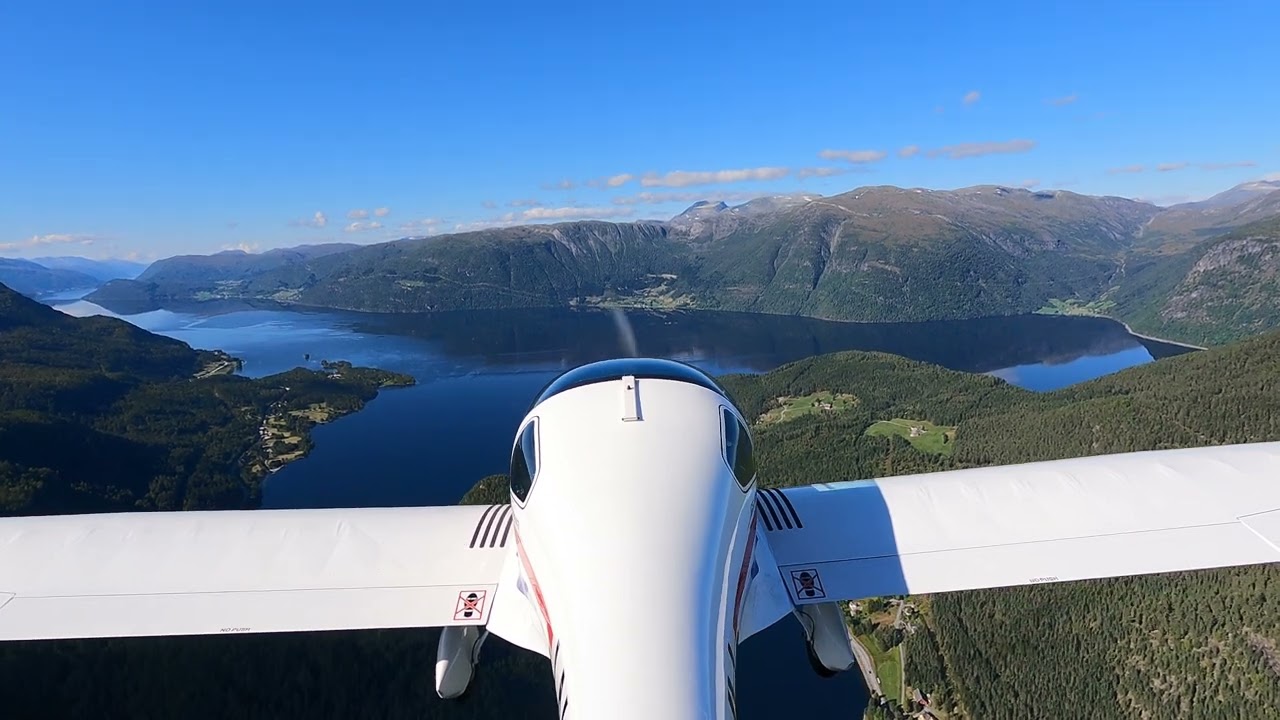 A short flight from Stryn to Hornindal