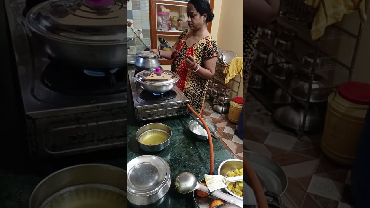 Dim er jhol ebong Alu sedho makha 😋